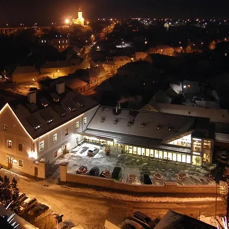 Hotel Gizella And Restaurant 3*