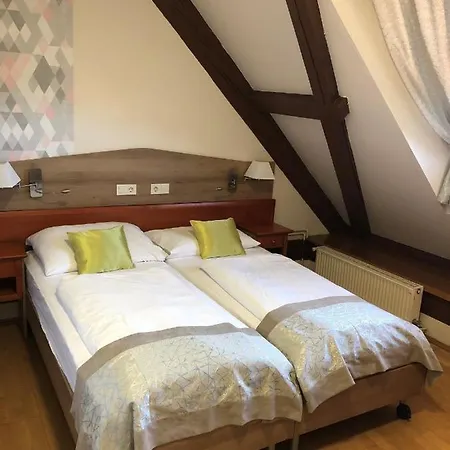 Gizella And Restaurant