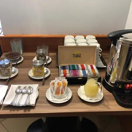 Gizella And Restaurant 3*