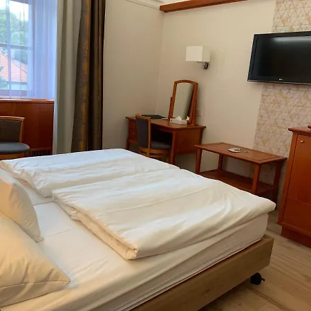 Gizella And Restaurant Hotel 3*