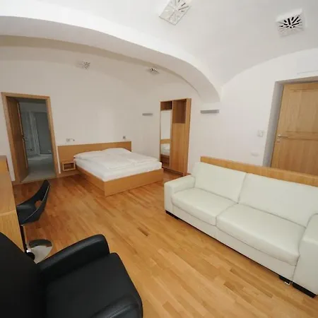 Hotel Gizella And Restaurant Veszprem