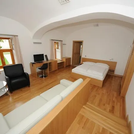 Gizella And Restaurant 3*