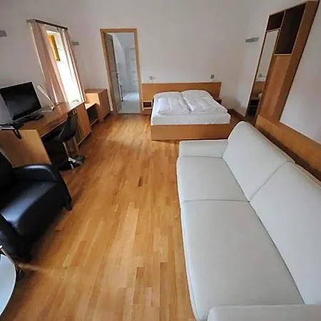 Hotel Gizella And Restaurant Veszprem