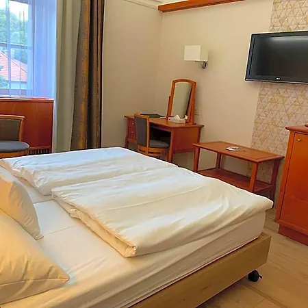 Hotel Gizella And Restaurant