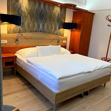 Gizella And Restaurant 3* Veszprem