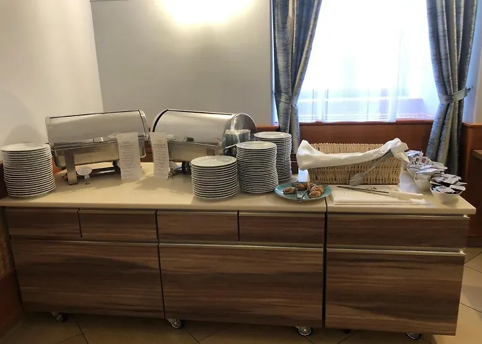 Ξενοδοχείο Gizella And Restaurant 3*