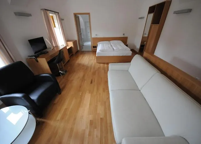 ギゼッラ アンド レストラン 3* ヴェスプレーム